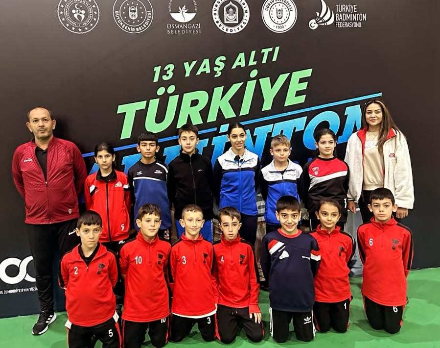 Bursa’daki Badminton Turnuvasında Erzincan Farkını Gösterdi