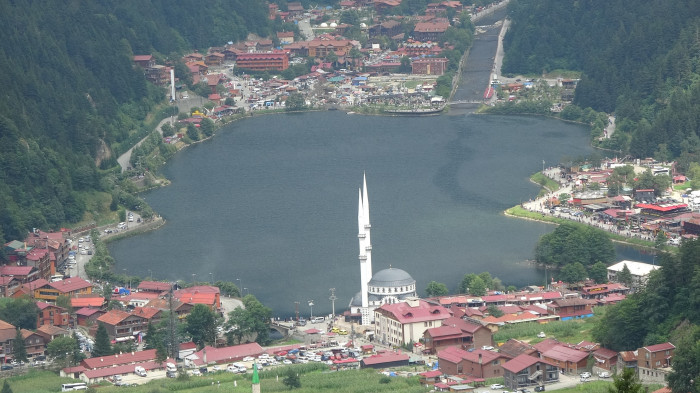 Trabzon Uzungöl'e Artık Araçla Girilmeyecek